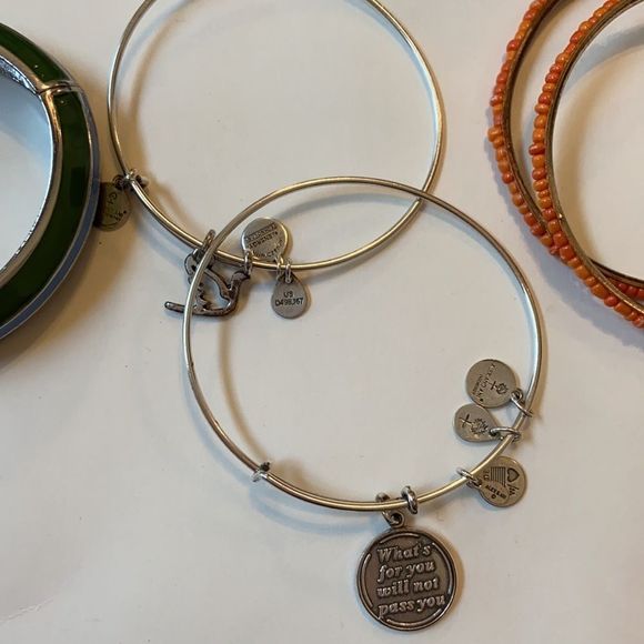 Set of 7 Bracelets - Picture 6 of 9